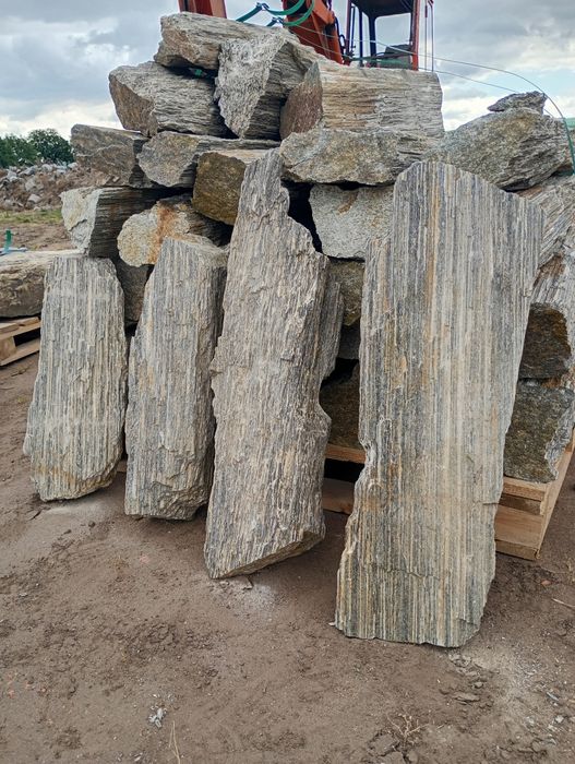 Kora kamienna, sosnowa, grys, otoczak, żwir, ziemia, kruszywo