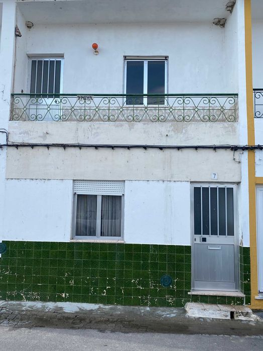 Vende-se Moradia com quintal e poço