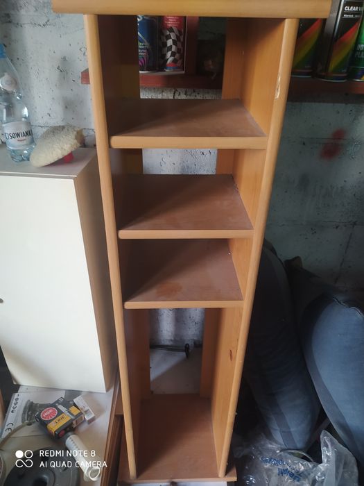 Szafka z półkami wysokość 1,10 m szerokość około 32 cm