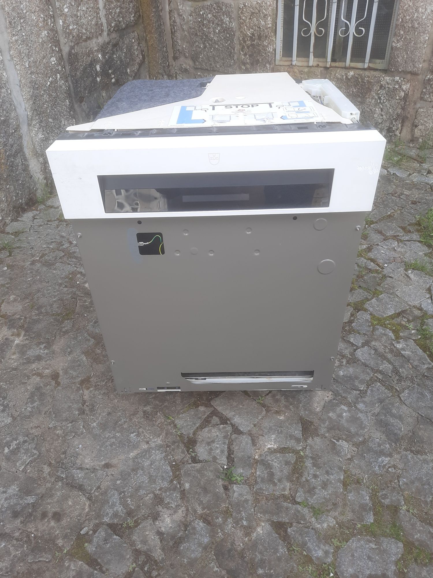 Maquina de lavar loica Becken e outra da V-Zug  semi-nova.