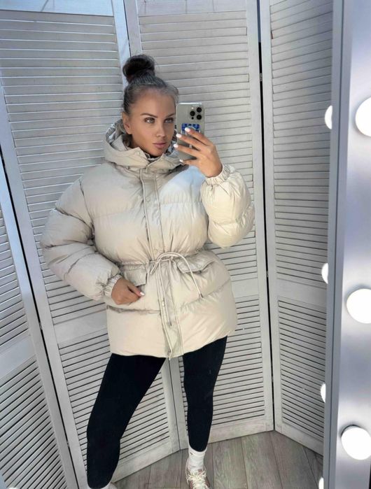 Стильна зимова куртка еко пух молочна світла остання