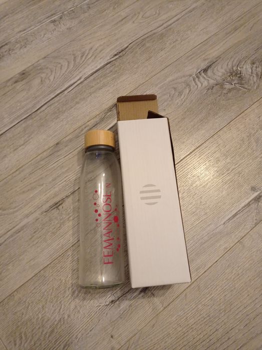 Nowa szklana butelka na napoje, wodę