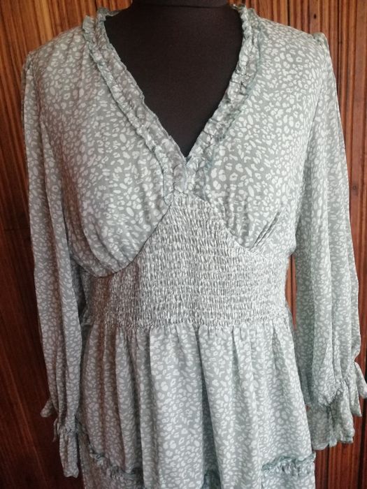 Легке жіноче плаття