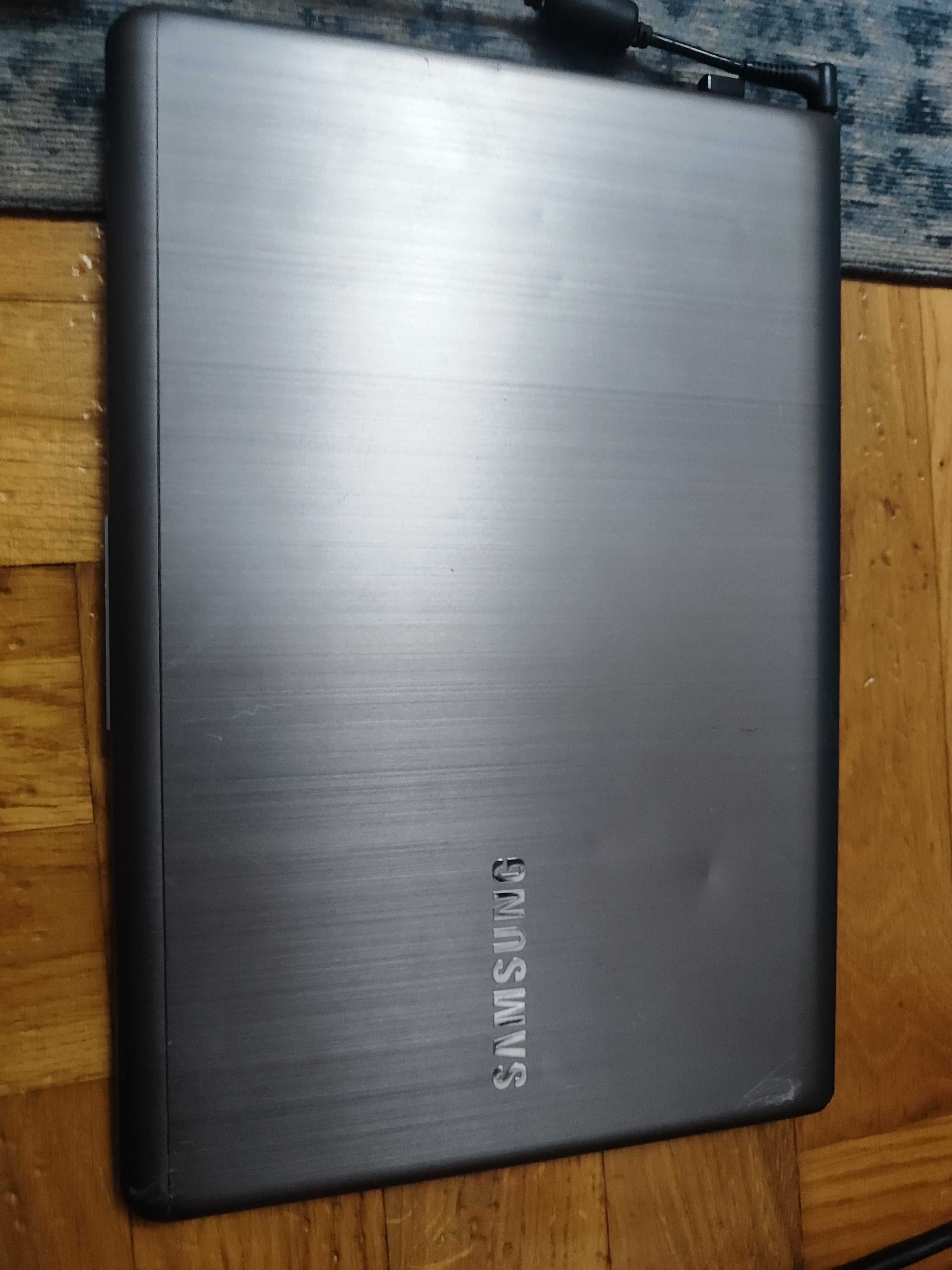 laptop Samsung 13.3 NP540U3C  ekran dotykowy 250ssd windows 10 pl i3
