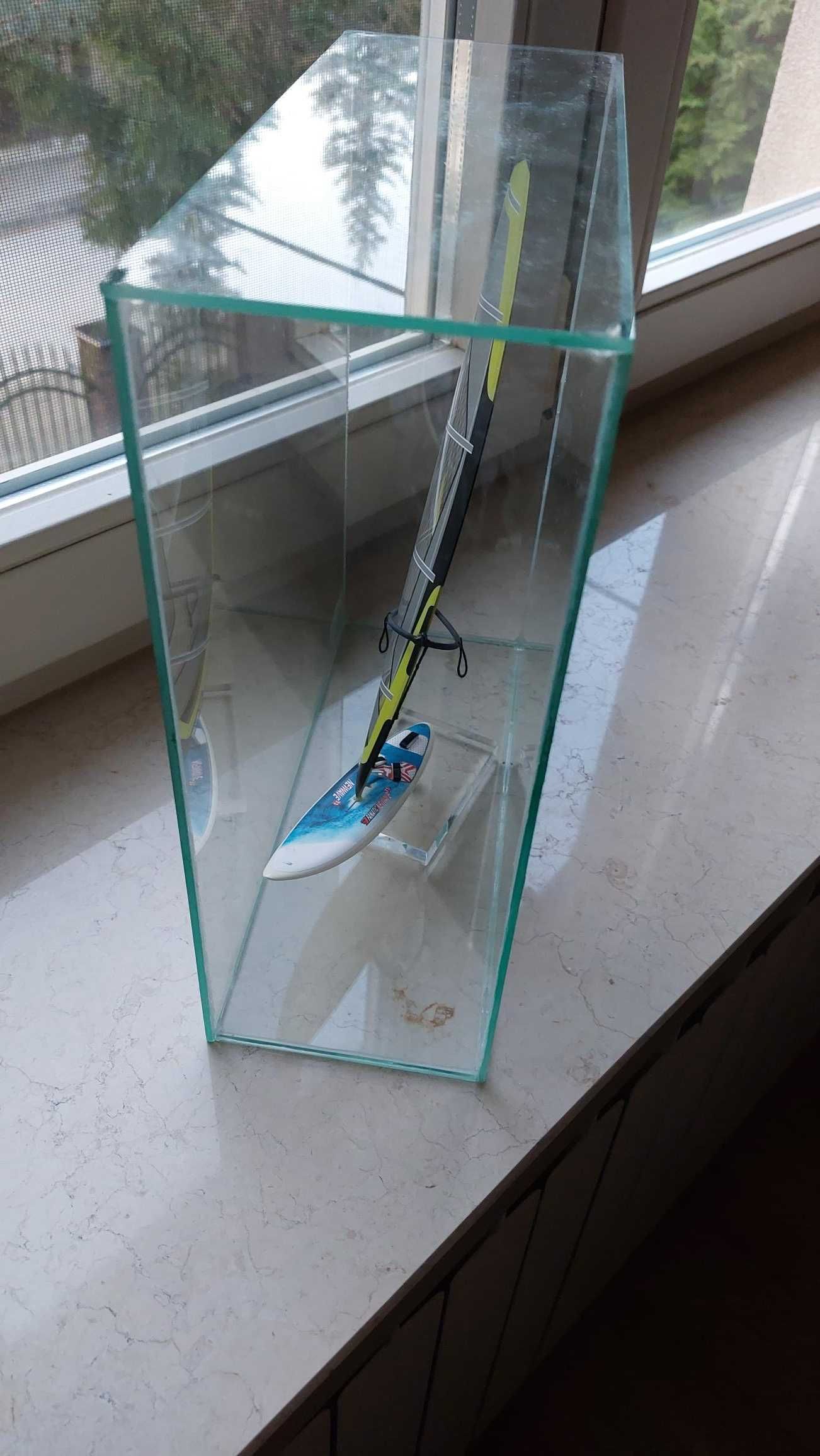 Model deski windsurfing