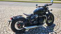 Triumph bonneville bobber T120 black