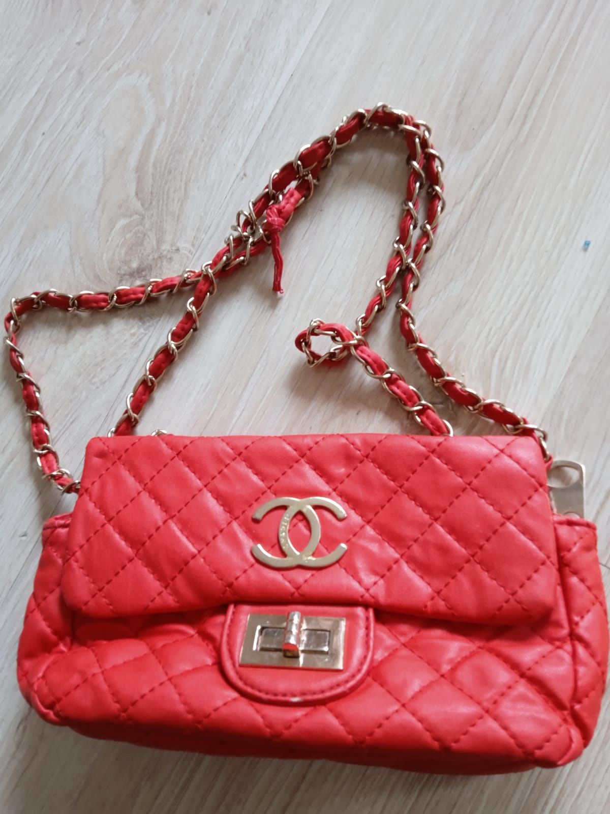 Chanel mini vintage patent leather cross body torebka