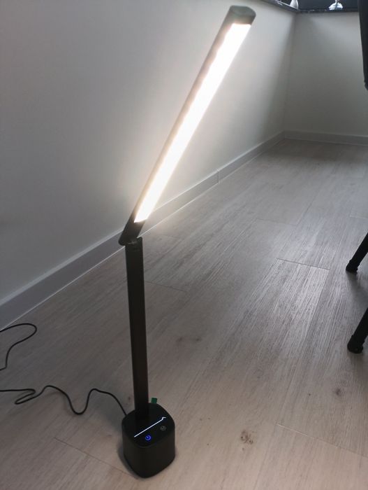 Lampa LED stołowa