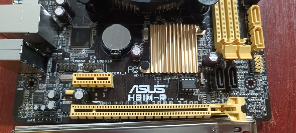 Продается рабочая материнская плата Asus H81M-R