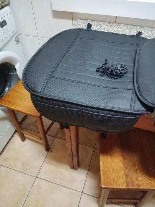 8€ 2 capas de acentos de carro novo