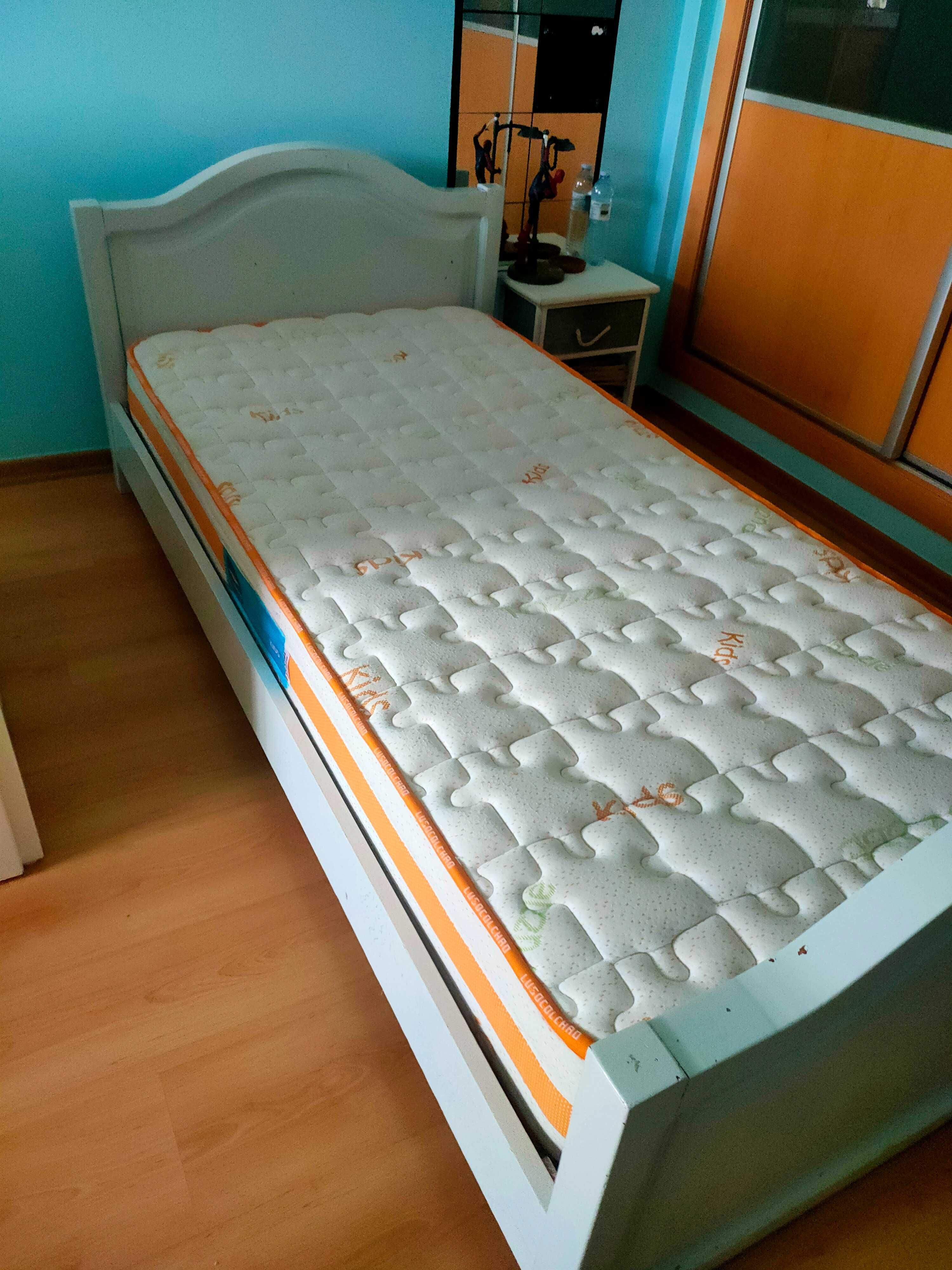 Cama solteiro com colchão