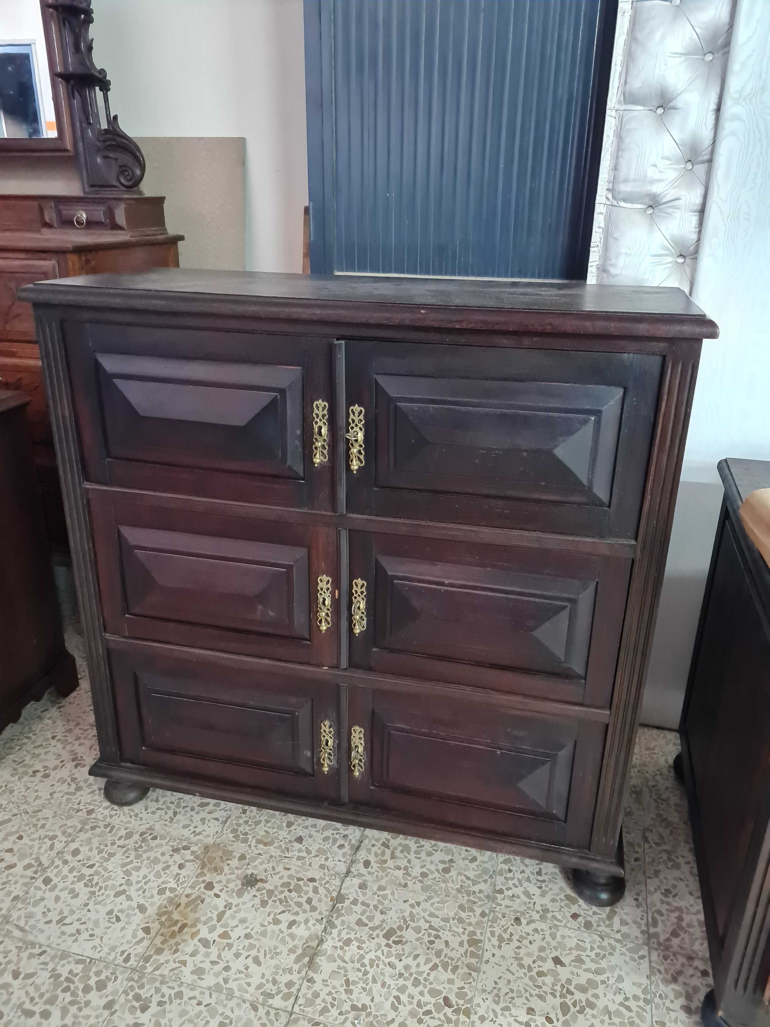 Par de Armários estilo Manuelino séc XX
