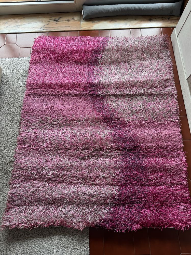 Carpete cor-de-rosa pelo comprido
