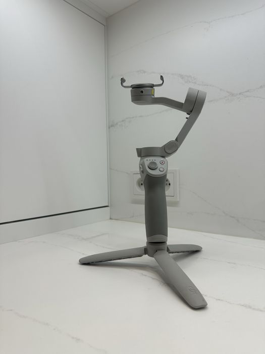 DJI Osmo Mobile 4 Gimbal