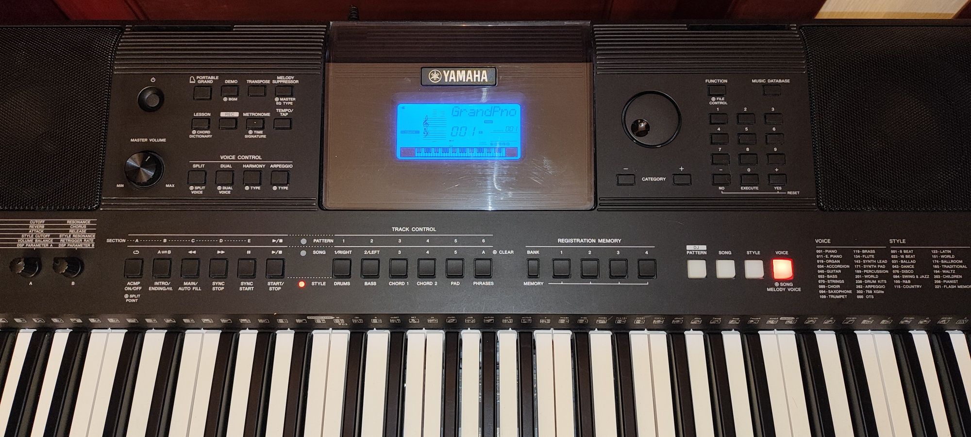Keyboard Yamaha PSR-E453 + mocny statyw, futerał transportowy, karton
