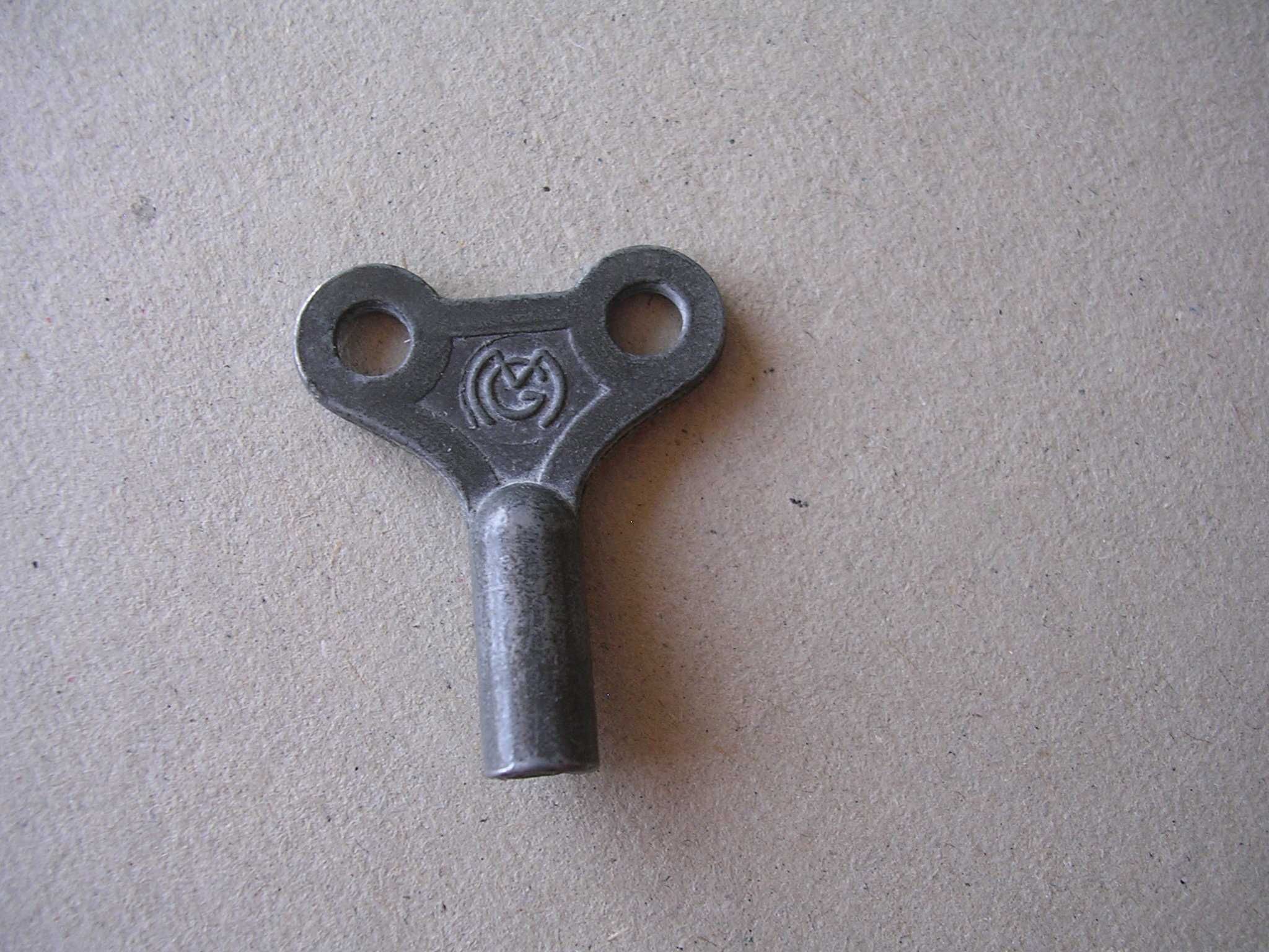 Stara zabawka  z prl u. kluczyk do stare zabawki