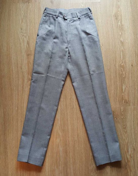 Garsonka 4 częściowa szara w drobne prążki