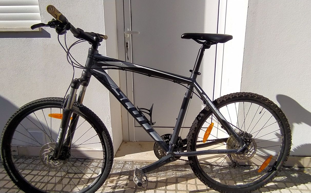 Bicicleta Scott Preta