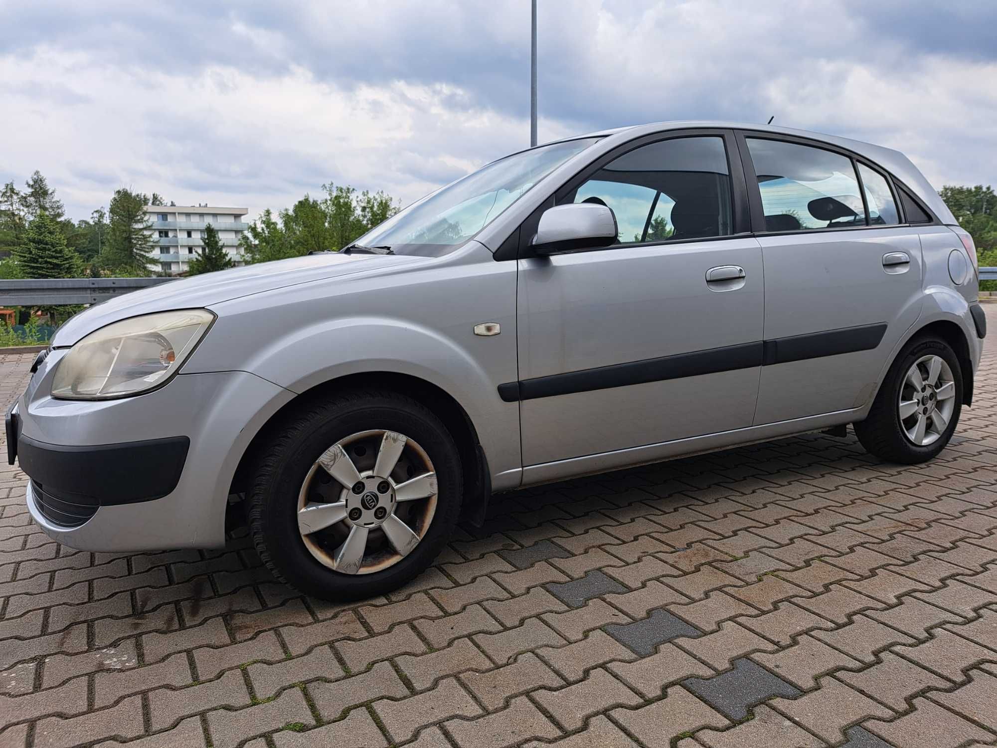 Samochód osobowy Kia Rio 2005