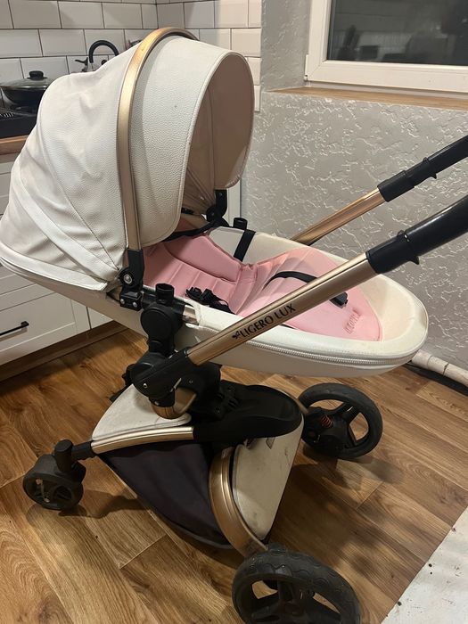 Безкоштовно коляска та дитячий столик