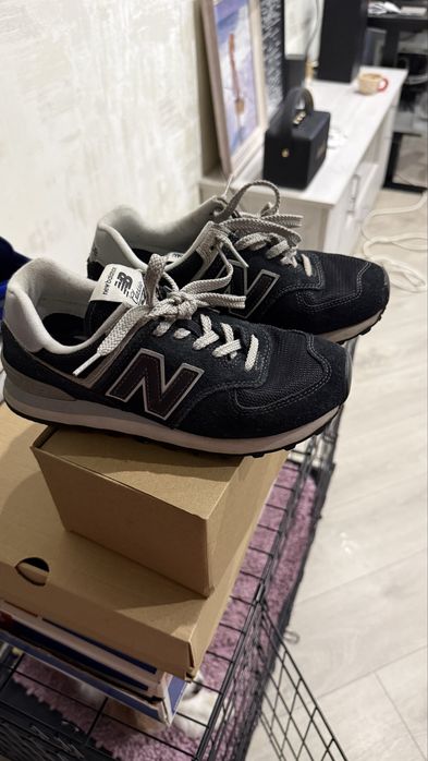 New balance кросівки.