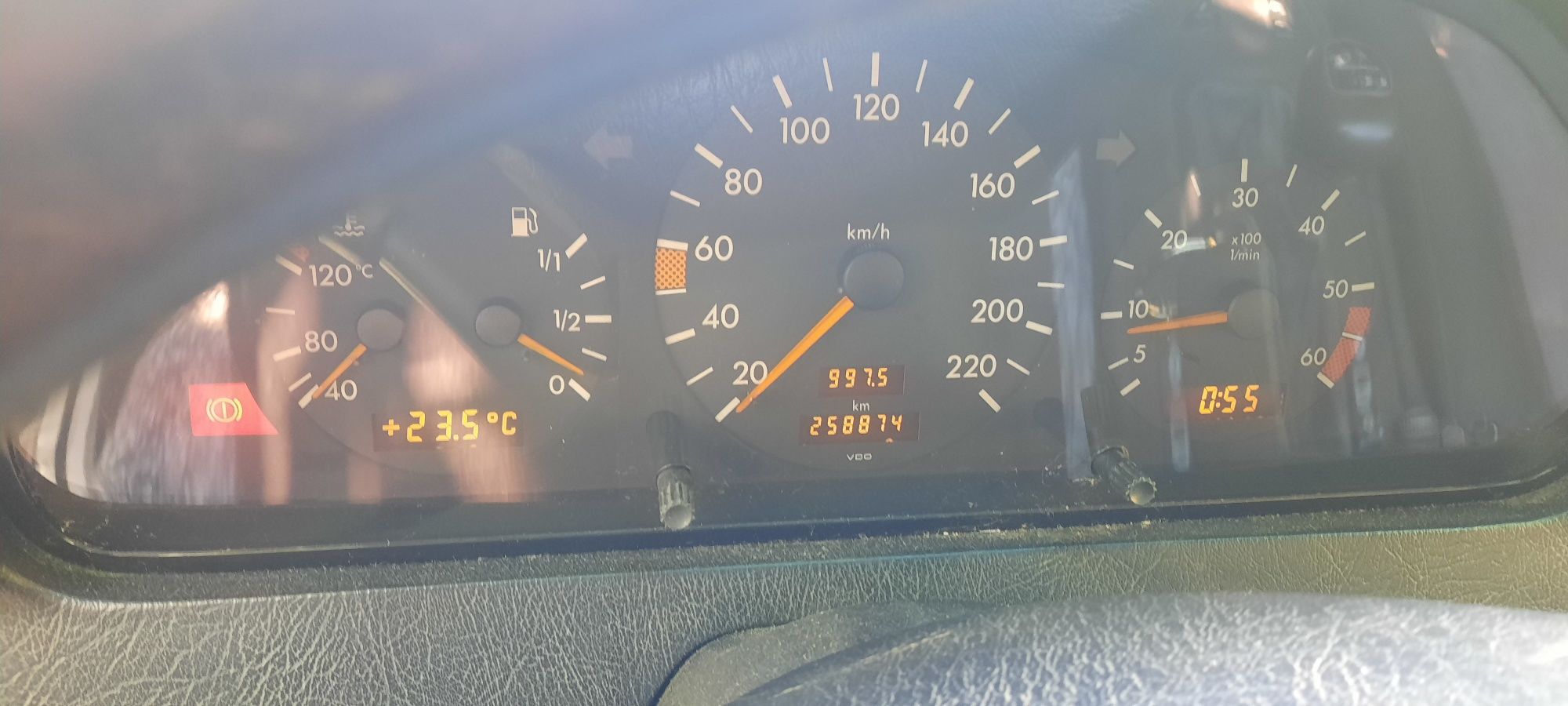 Mercedes C 200 cinco lugares.