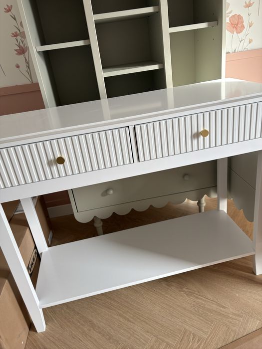 Biala ryflowana konsola - rezerwacja do 17.12