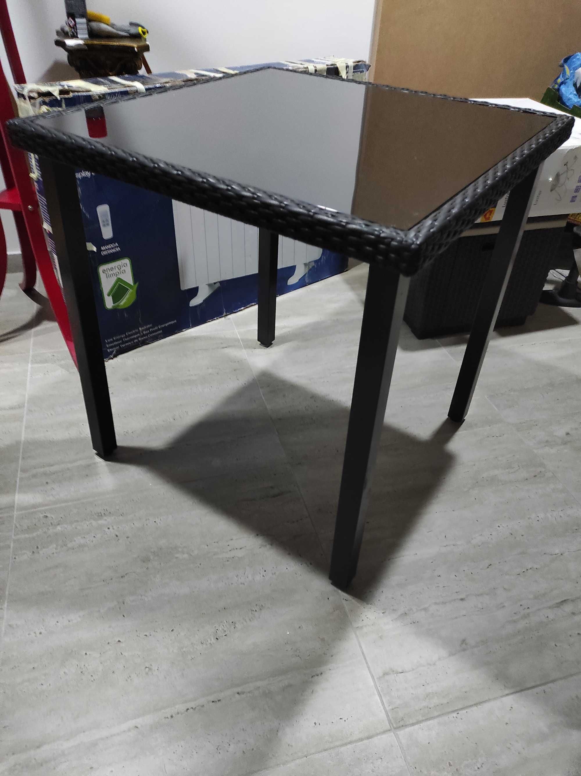 mesa de vidro como nova, usada 2,ou 3 vezes vendo 60 euros