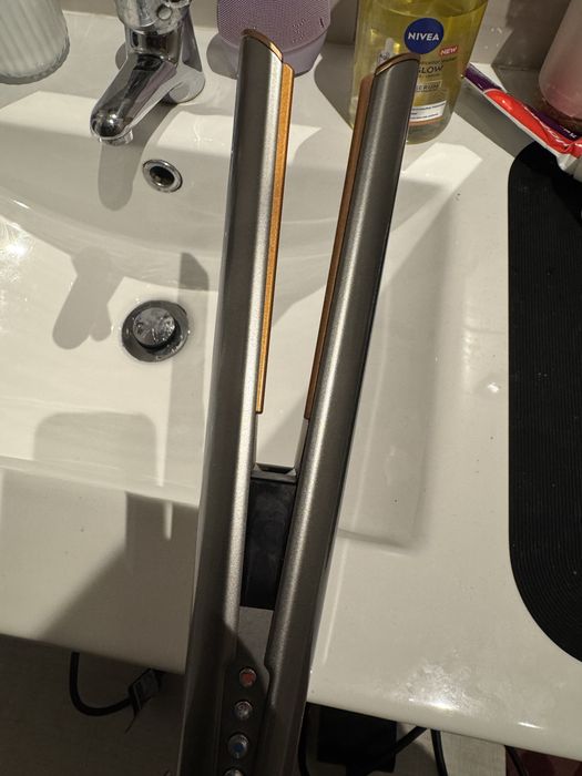 Dyson Airstrait com garantia de 33 meses e caixa