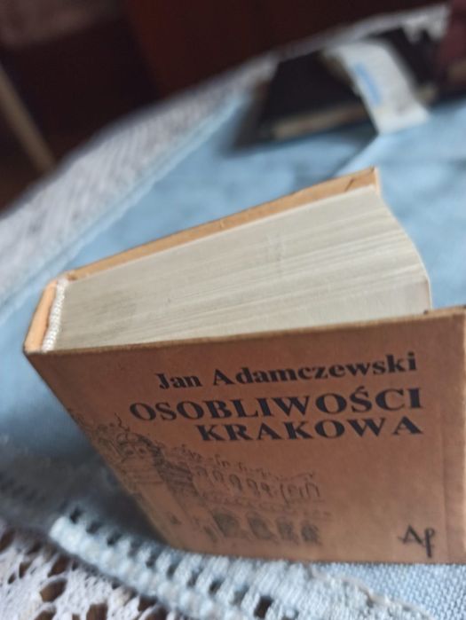 minturowa książka “osobliwości Krakowa”