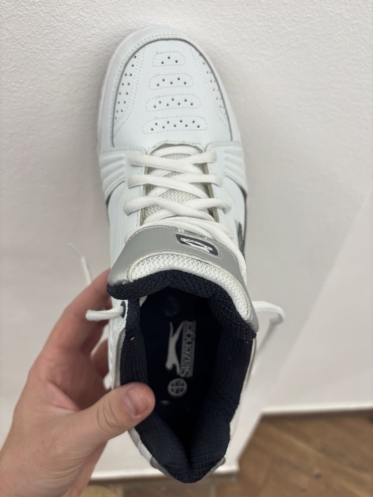 Продам нові кросівки Slazenger (41.5)