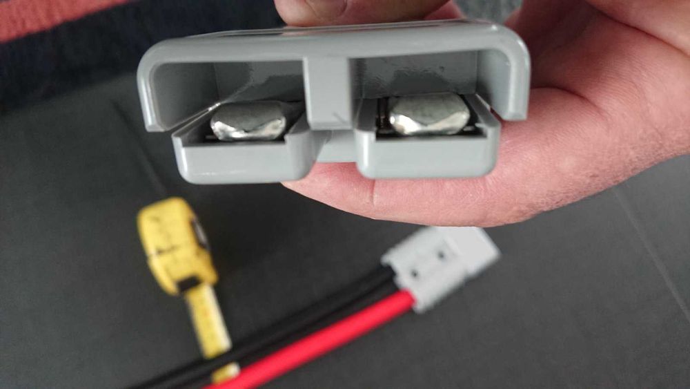 Кабель з роз'ємом  для підключення акум. батар. до інвертора 175А-600V