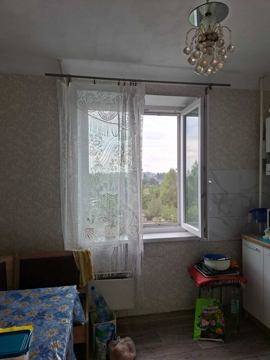 Продам 2-х кім. квартиру,  4/9, зуп. Керченська, квартал 287