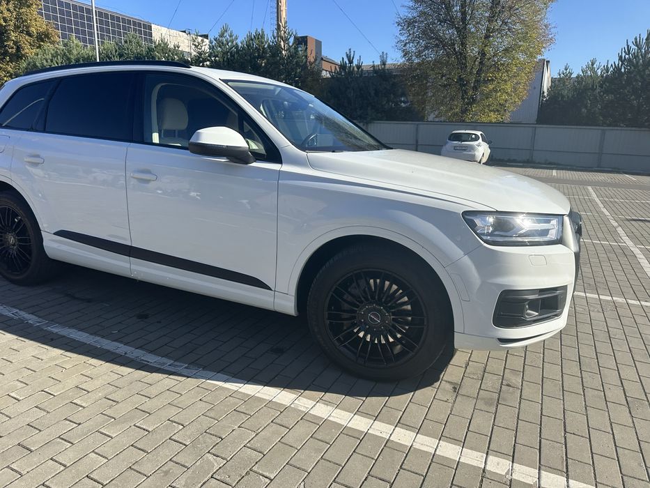 Продам AUDI Q7 2018