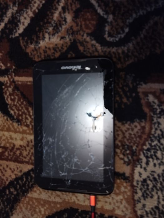 Tablet Lenovo zbity