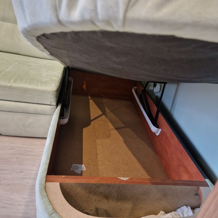 Duży masywny narożnik