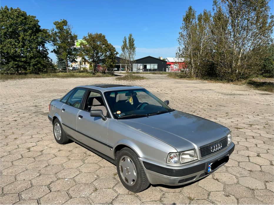 Audi 80 AUTOMAT 2.0 benzyna 115 koni Szyberdach Nowe opony ZADBANY