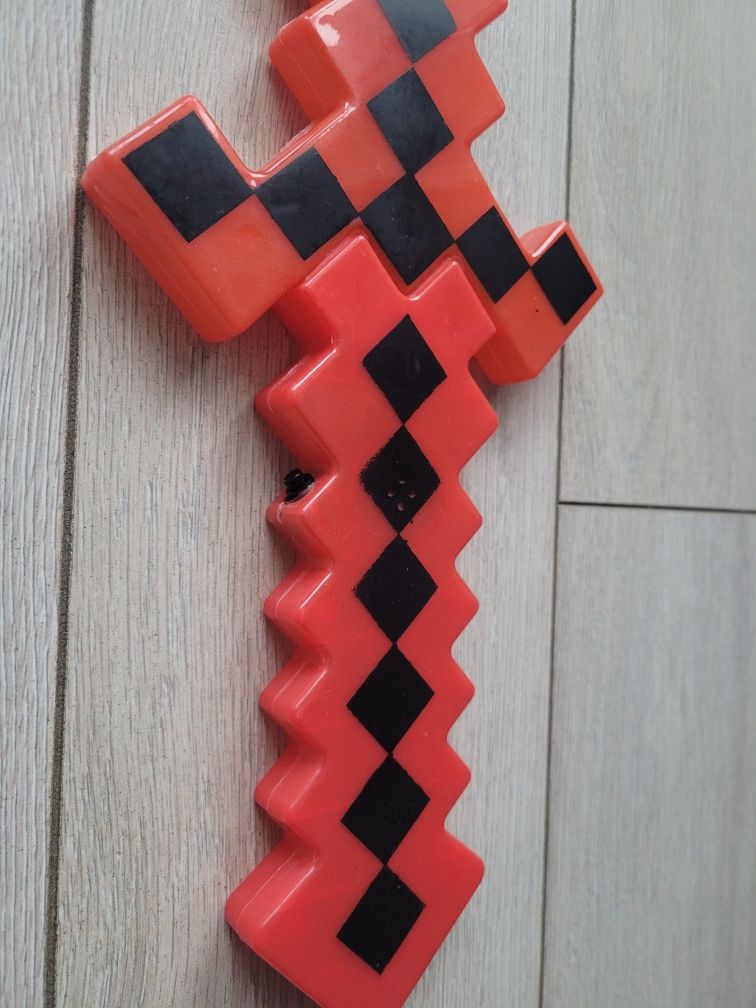 Minecraft długi miecz plastikowy czerwony efekty świetlne i dźwiękowe
