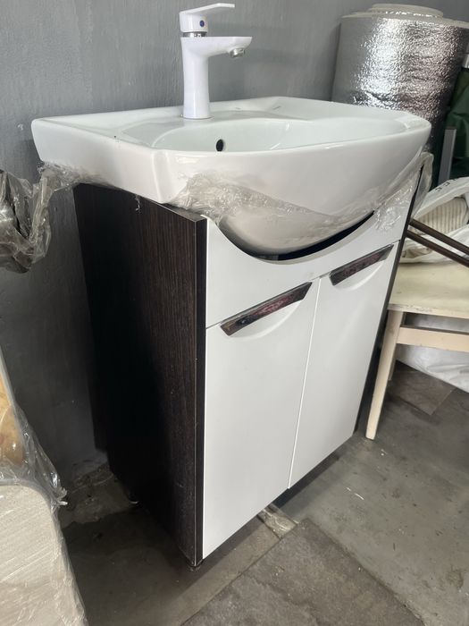 Умывальник с тумбой