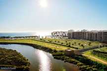Luxuoso Apartamento T3 à Beira-Mar com Vistas Deslumbrantes em Armação