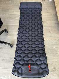 Надувний каремат (килимок) з вбудованим насосом