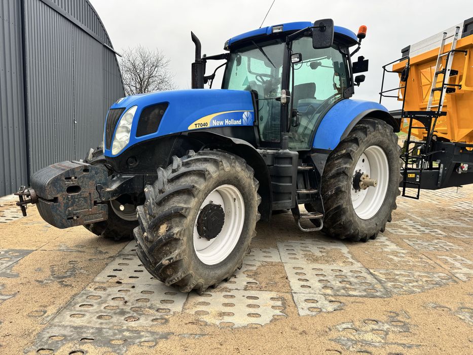 New holland t7040