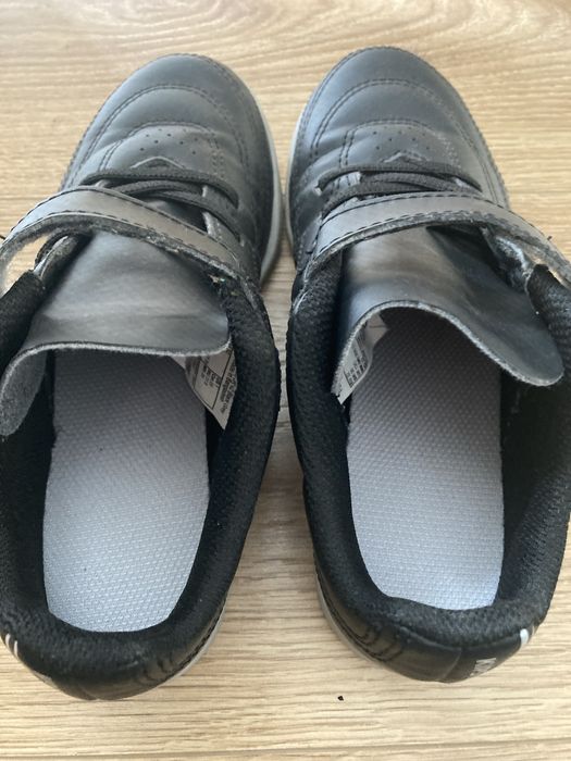 Buty piłkarskie dziecięce kipsta rozmiar 32 stan bdb/idealny