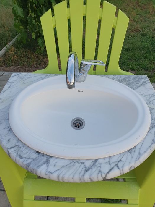 Продам раковину умивальник з краном та стільницею з мармуру та панеллю