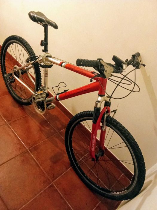 Bicicleta de adulto quase nova mais brinde cadeado
