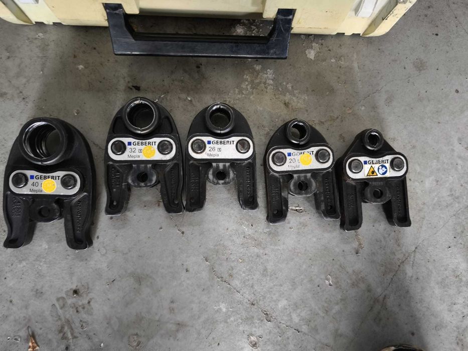 Zaciskarka Geberit AFP101