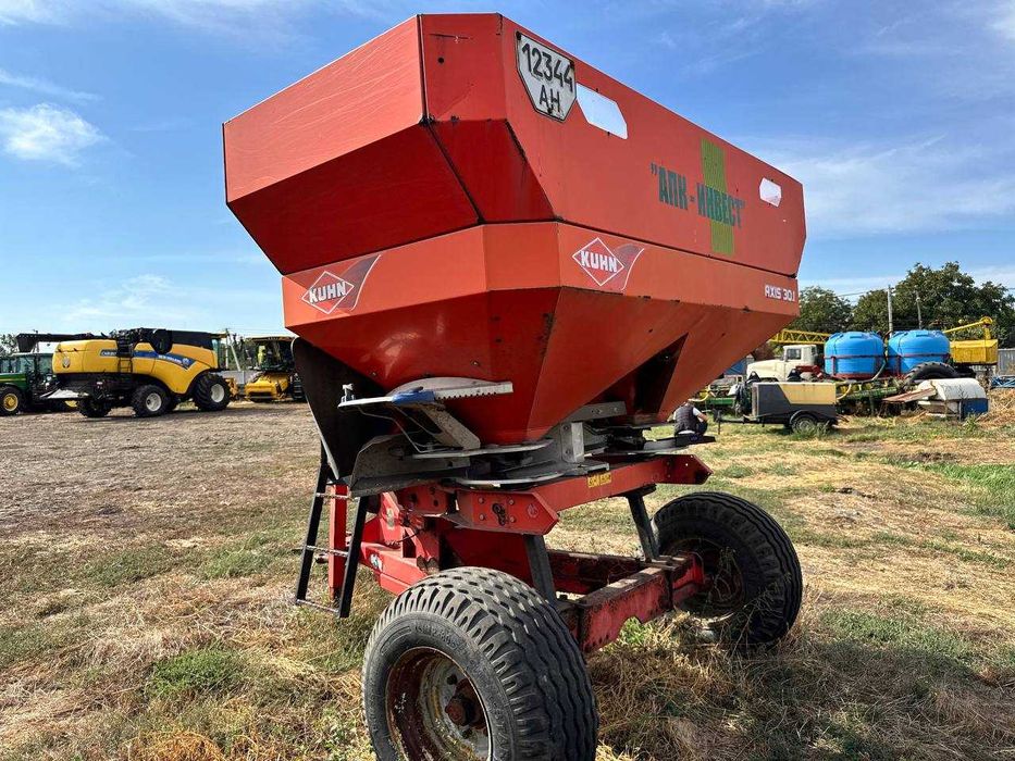 Розкидач Kuhn Axis 30.1