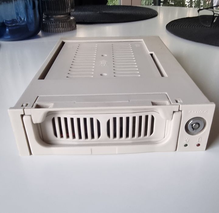 Kieszeń dysku HDD z chłodzeniem