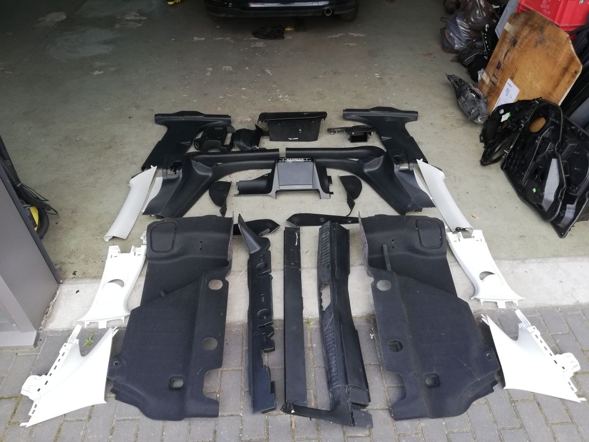 Tapicerka boczek osłona zaślepka Ford Focus mk4 IV kombi maskownica