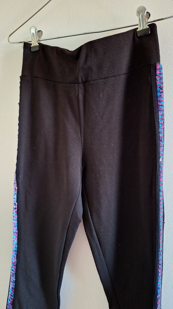 Leggins Calzedonia M

Justo mas elásticos 

Tamanho M

Com tiras de la